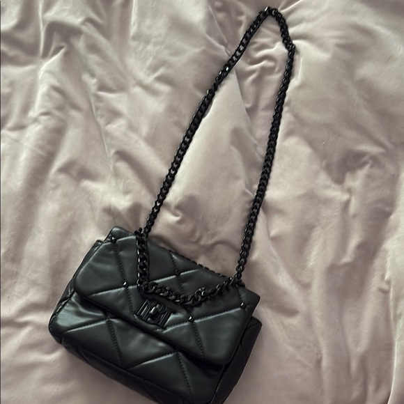 NWT Badgley Mischka Black Quilted leather Chain Shoulder Bag in new condition - Picture 3 of 10